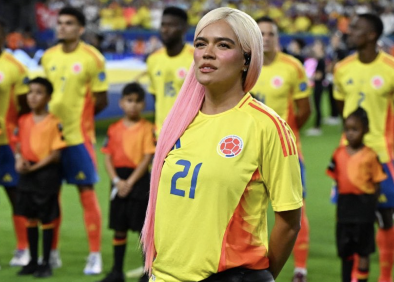 Eriza la piel: Así sonó el himno de Colombia en la voz de Karol G